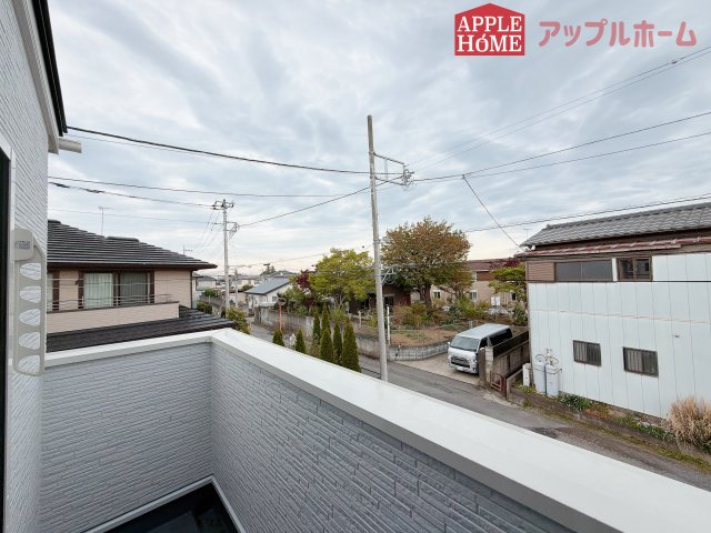 [新築住宅] 東松山市松山町3丁目 全4棟のバルコニー|家族分の洗濯物もしっかり干せます。日当たりも良く、毎日のお洗濯が楽しくなりそう♪お布団は手軽に干せていつもポカポカに☆