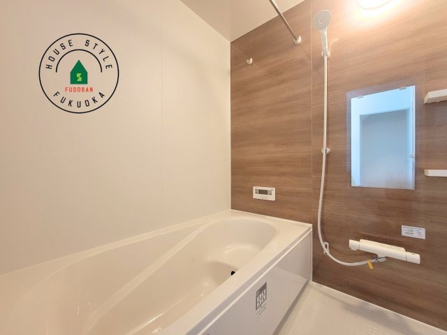 福岡市早良区内野５丁目第1-3棟（3号棟）の内観：施工例|1日の疲れを癒してくれる広々バスルーム。雨の日のお洗濯にも大活躍な浴室乾燥機付です！