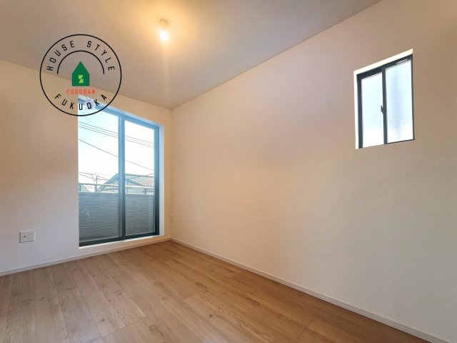 福岡市早良区内野５丁目第1-3棟（3号棟）の内観：施工例|落ち着いた色調の洋室です。