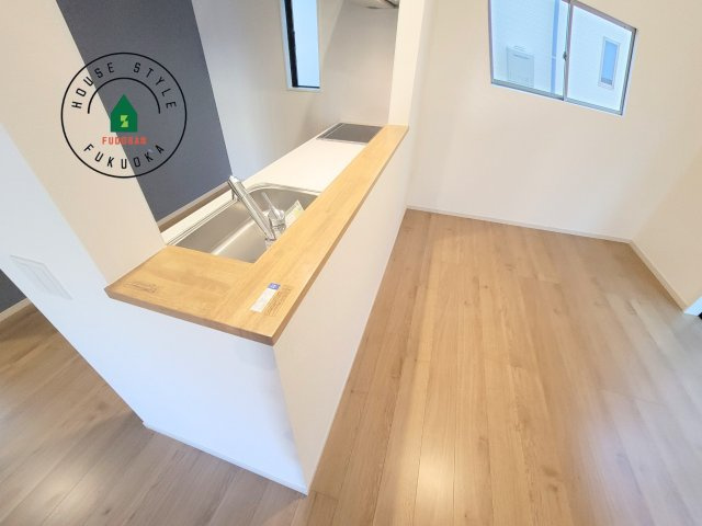 福岡市早良区内野５丁目第1-3棟（3号棟）の内観：施工例|キッチンから立ち込める香りが今日の料理を期待させます。