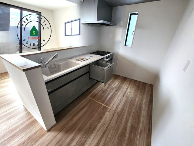 糸島市前原北４丁目第3-1棟（1号棟）の内観：施工例|キッチン。グリル・食器洗い乾燥機・浄水器も完備。