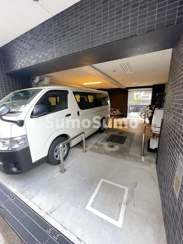 プレサンス松屋町駅前の駐車場