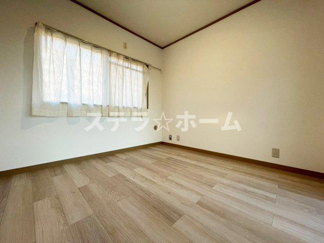 山手台4 中古テラスハウスの洋室|広々とした洋室です