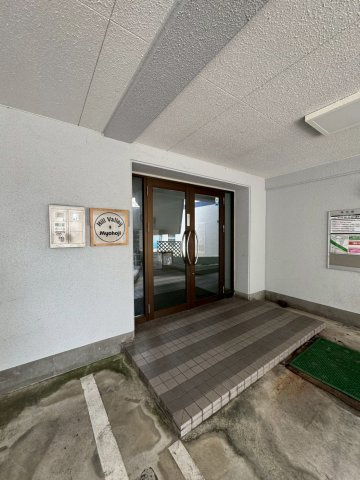 ヒルバレー妙法寺駅前のエントランス