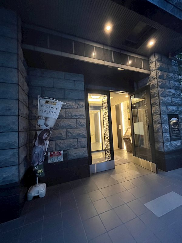 プレサンス新神戸駅前のエントランス