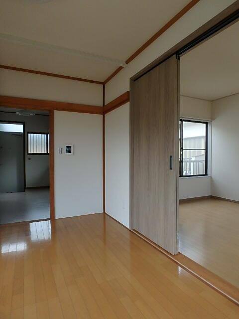 アパートメントのだめの居間・リビング|※他部屋参考写真