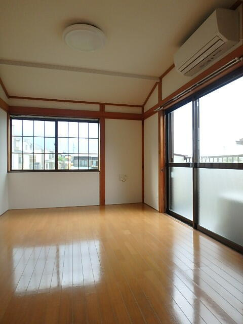 アパートメントのだめの居間・リビング|※他部屋参考写真