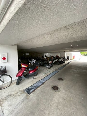 プリオーレ神戸山ノ手の駐車場