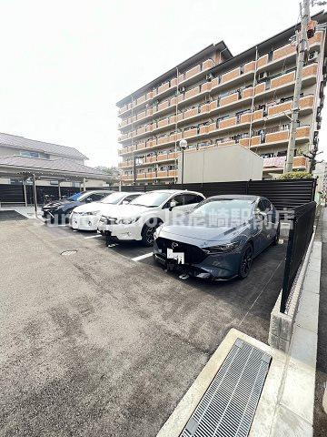 プレサンスOSAKA姫里エンファシスの駐車場|駐車場完備です