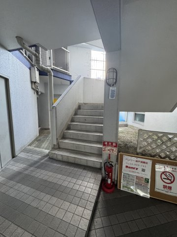 ヒルバレー妙法寺駅前のロビー