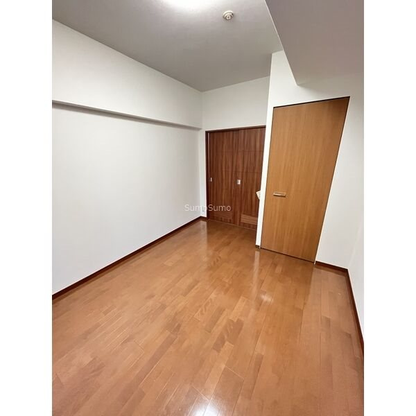 フェニックス日本橋高津の寝室|広くて明るい寝室