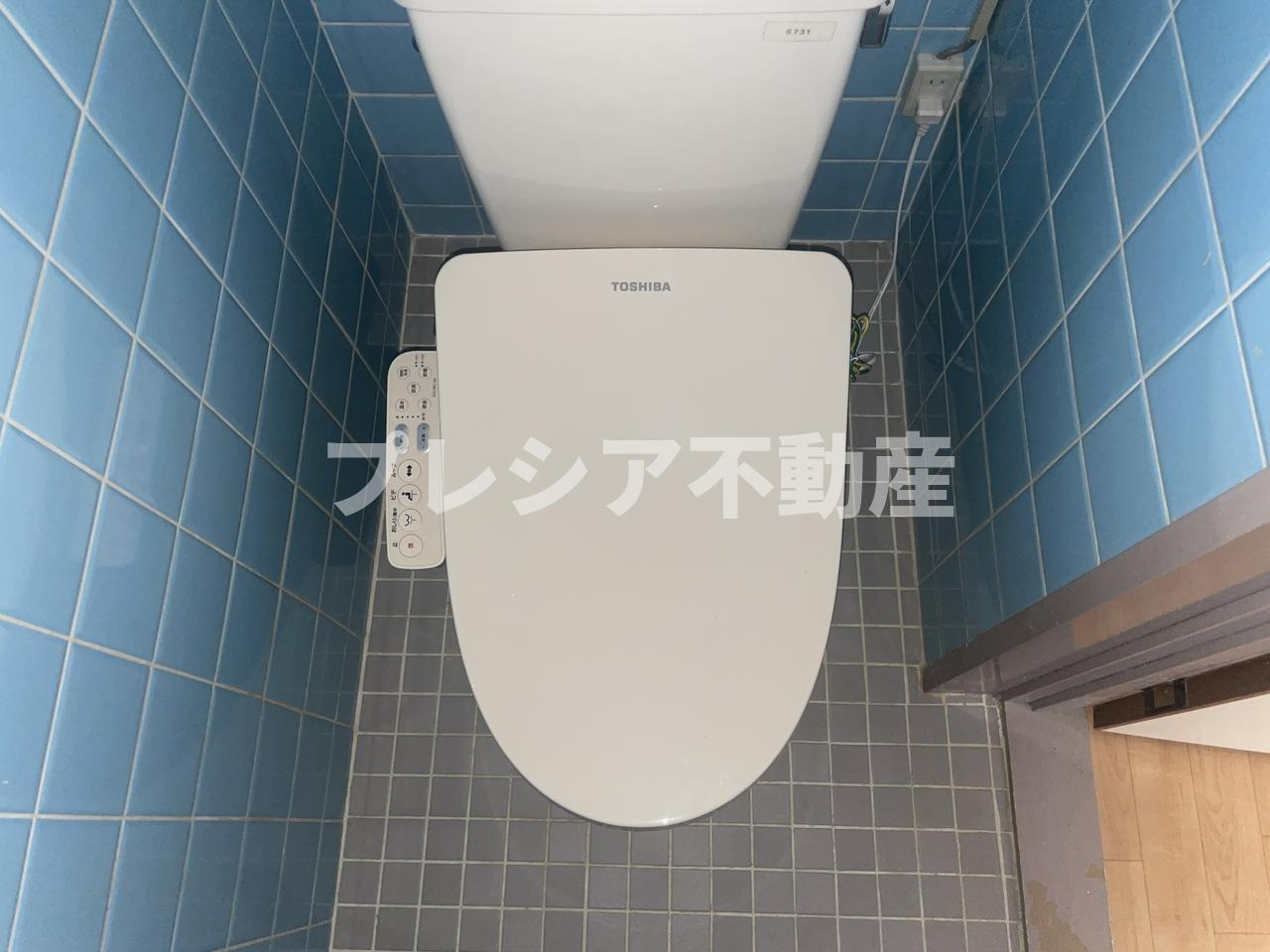 奥野ビルの玄関