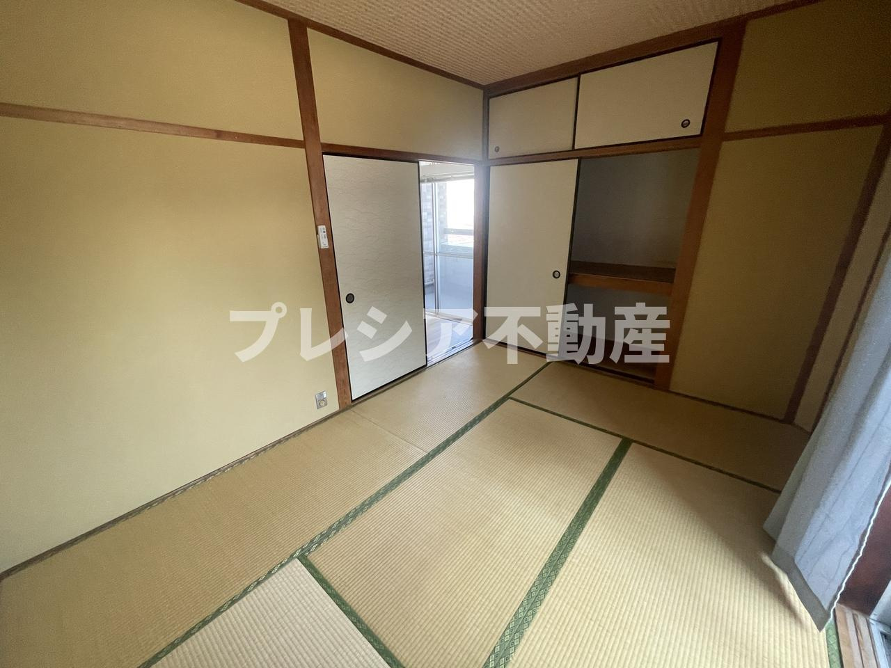 奥野ビルの玄関