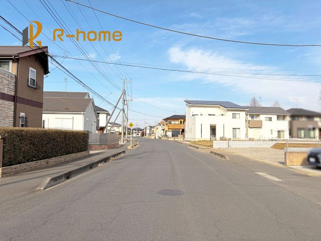 古河市駒羽根第8　新築戸建て　1号棟の前面道路含む現地写真|周辺環境も併せて案内致します♪
閑静な住宅地で笑顔あふれる新生活！
ぜひ現地へお越しください♪