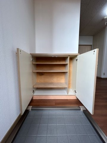 ビーラインミフネ1号館の玄関