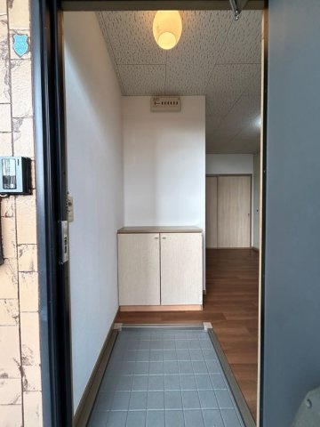 ビーラインミフネ1号館の玄関