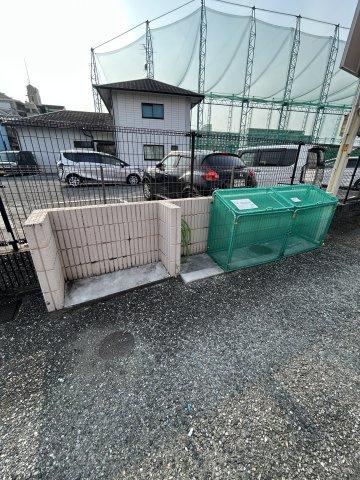 ビューラー藤木のその他共用部分|駐車場があるので、車を買う予定の方も安心です