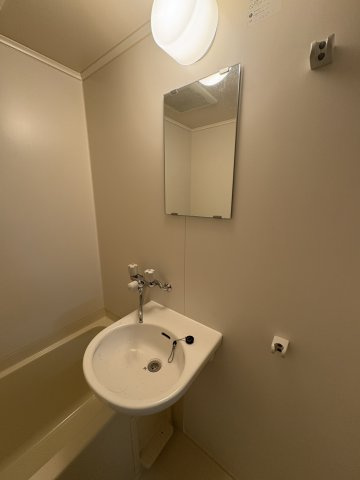 フリックコート荒田の洗面所|ゆったりとスペースのある洗面所