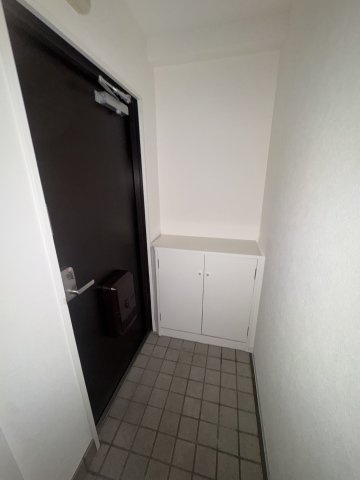 フリックコート荒田の玄関