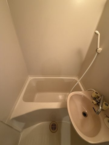 ファーストマンションの浴室