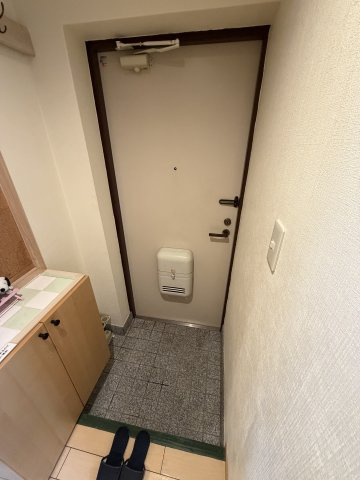 ファーストマンションの玄関