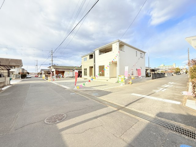 【新築戸建】笠間市旭町第8　1号棟の前面道路含む現地写真