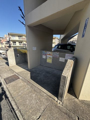 プリオーレ須磨の駐車場