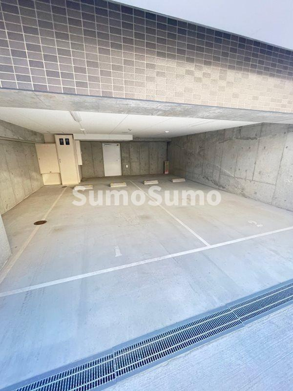 ファーストフィオーレ神戸元町の駐車場