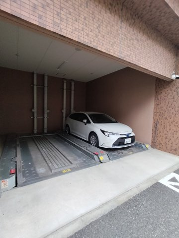 プレサンス神戸裁判所前デリシアの駐車場