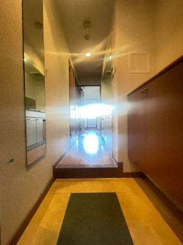 プレサンス新神戸の玄関