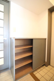 【収納】 | シューズボックス上部は絵や置物などで玄関を演出できます