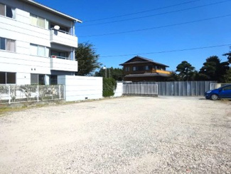 【駐車場】 | 建物南側に面す専用駐車場