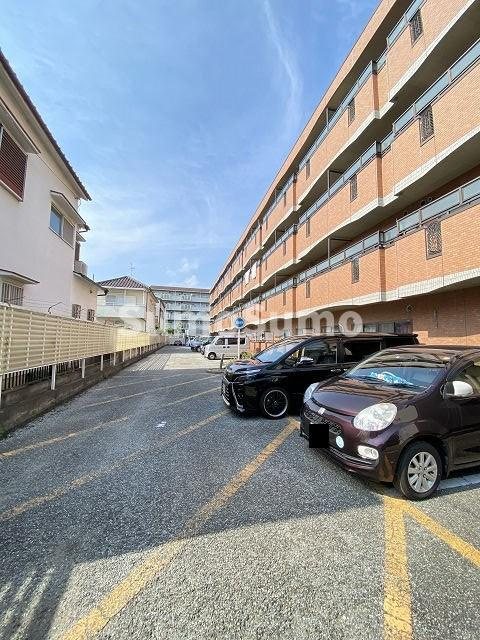 フリーダム中村の駐車場|駐車場です