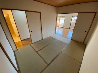 フォリア岡本