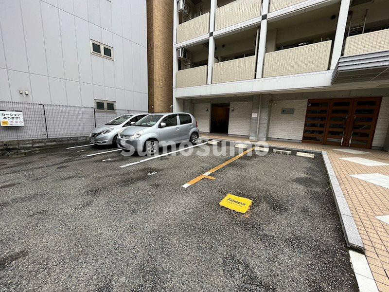 プライムライフ三宮磯上公園の駐車場