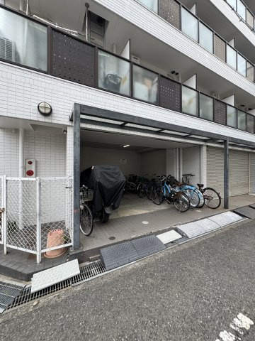 フルーレゾン神戸の駐車場