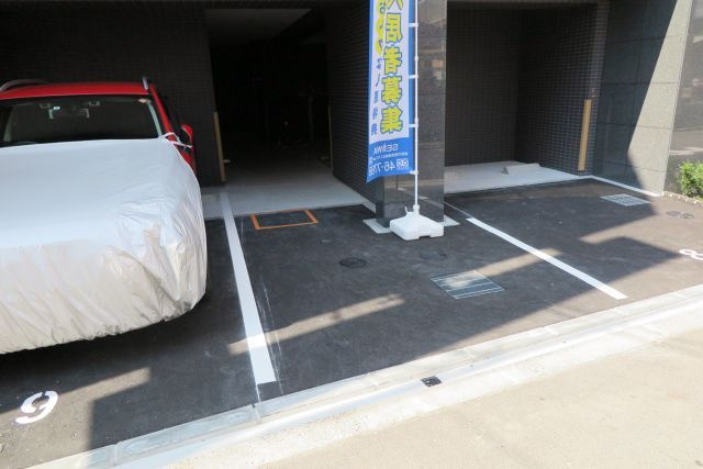 プラシード新町の駐車場