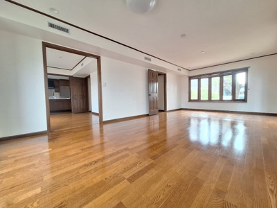 【居間・リビング】 | 夙川　殿山町　貸戸建 | ゆったりとした明るいリビングです