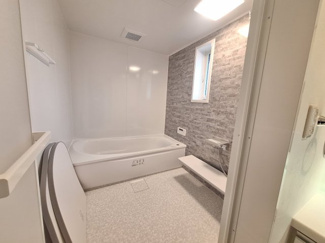 【浴室】 | 夙川　殿山町　貸戸建 | 浴室は新しいものに交換済みです