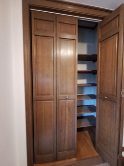 【玄関】 | 夙川　殿山町　貸戸建 | 収納もある玄関です