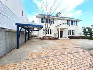 【駐車場】 | 夙川　殿山町　貸戸建 | 屋根付き駐車スペースもございます。