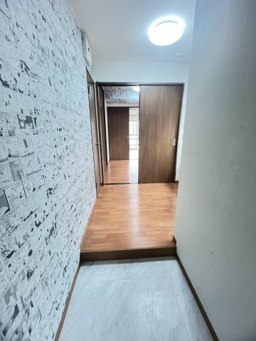 マンション諏訪山の玄関