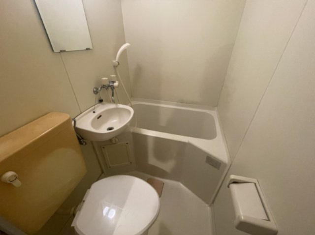 サンクレアAの浴室|バストイレ同室です。（同一仕様写真）