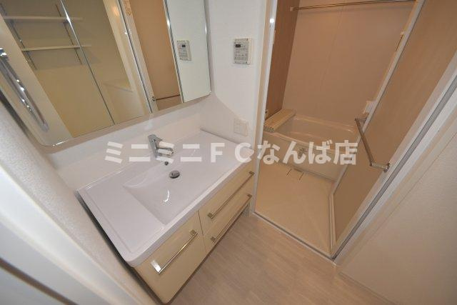 セレニテフラン難波の洗面所