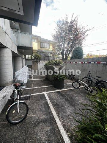 ホープ芦屋の駐車場