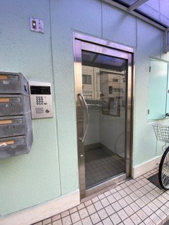 ブロスコート住吉のエントランス