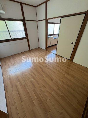 メゾン西山町の寝室|落ち着いた色調の寝室です