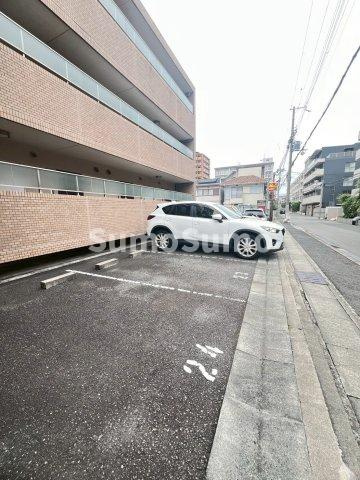 メトロポリタンの駐車場