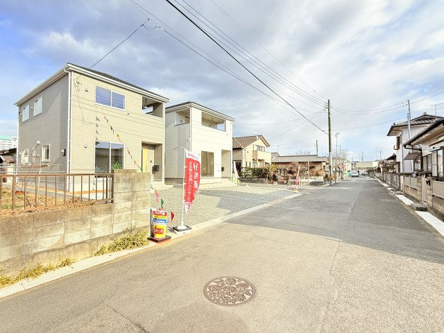 【新築戸建】笠間市旭町第8　2号棟の前面道路含む現地写真