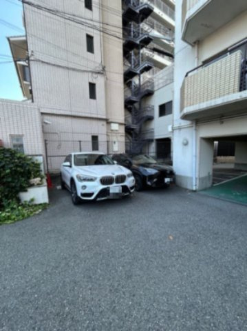 ル・パレ須磨の駐車場